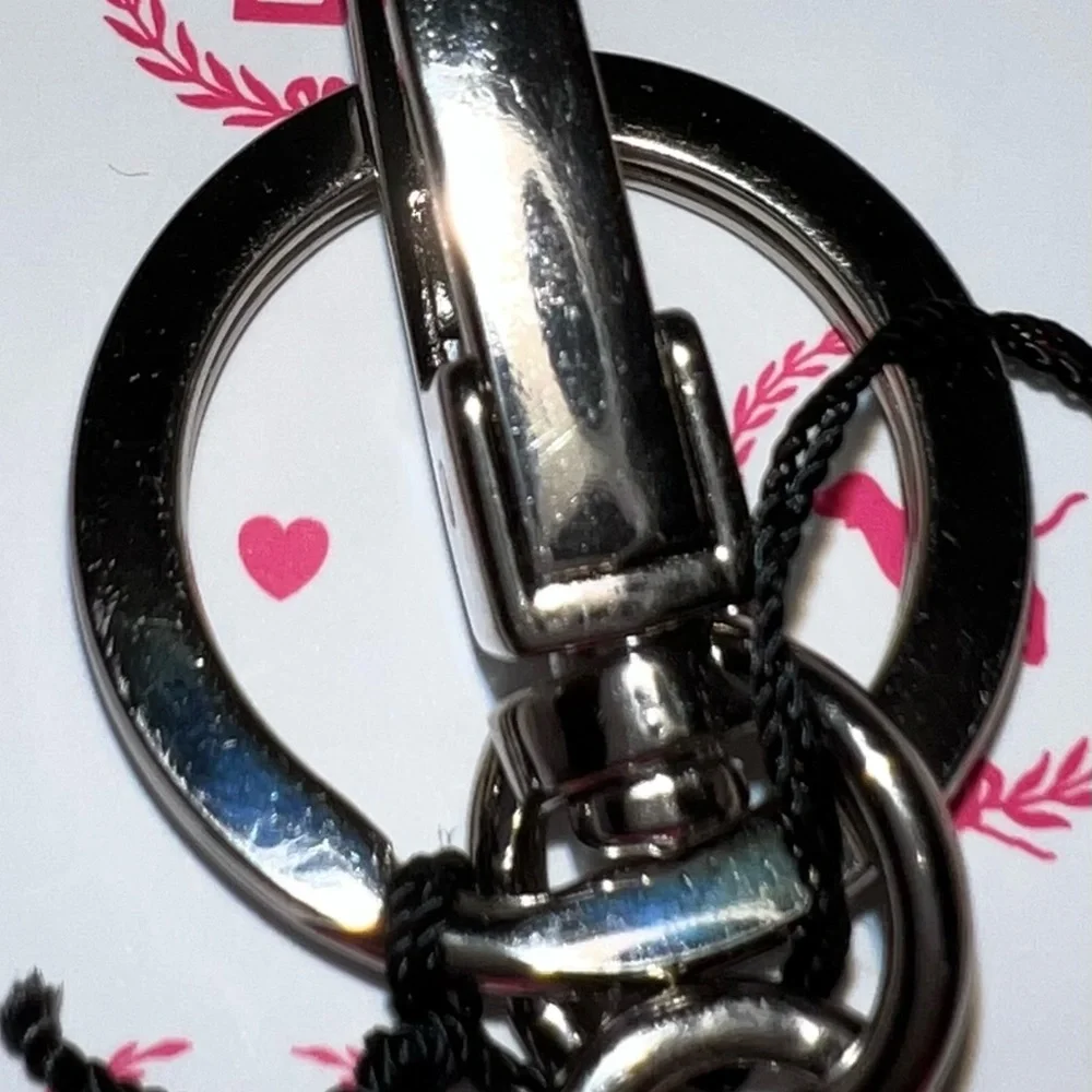 💖NWT VS PINK HEART VINTAGE KEYCHAIN💖
